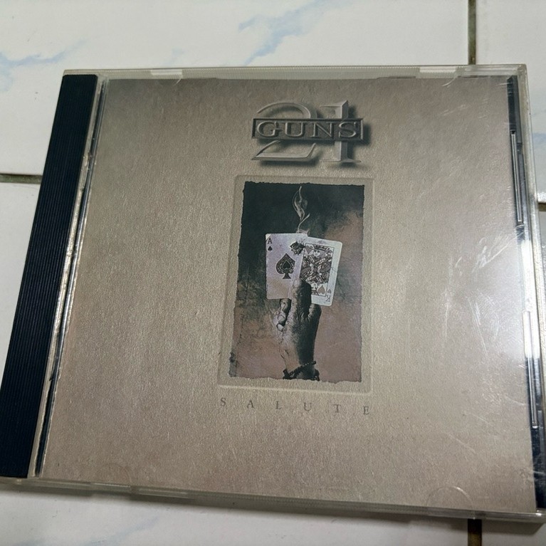 CD : 21 GUNS - SALUTE.