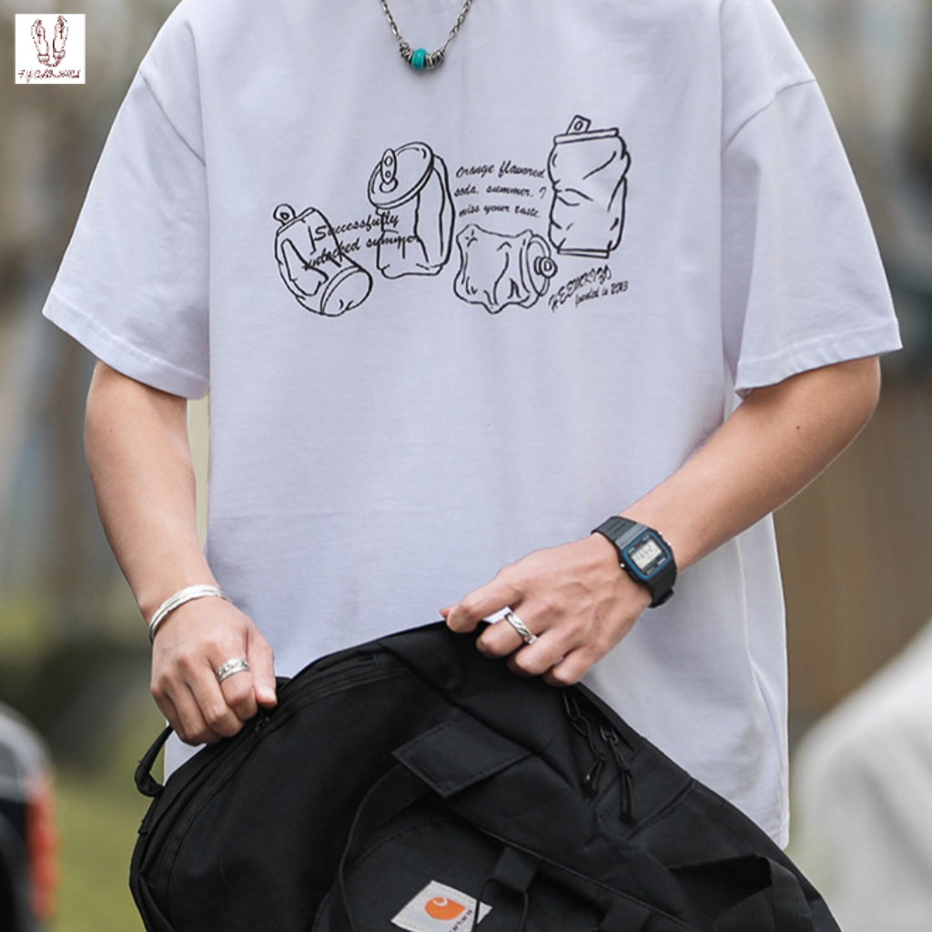 เสื้อยืดแขนสั้นพิมพ์ลายดิจิทัลสไตล์เรโทรอเมริกันสำหรับผู้ชาย ทรงหลวม ทันสมัย ​​สำหรับฤดูใบไม้ผลิ/ฤดูร้อน