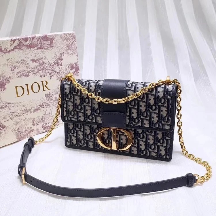 DIOR Canvas Montaigne Bag 30 Montaigne Female Bag สายสะพายไหล่ Chain Heavy Montaigne Bag แรงบันดาลใจ
