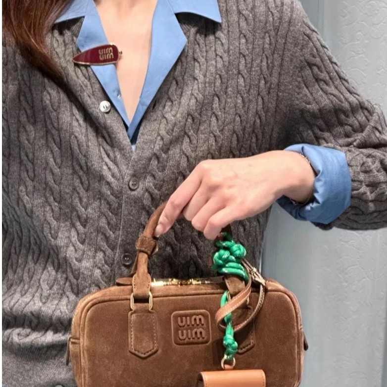 M*IU 2024 กระเป๋าใหม่ ACCESSARIES หนังไนลอน HANGERS
