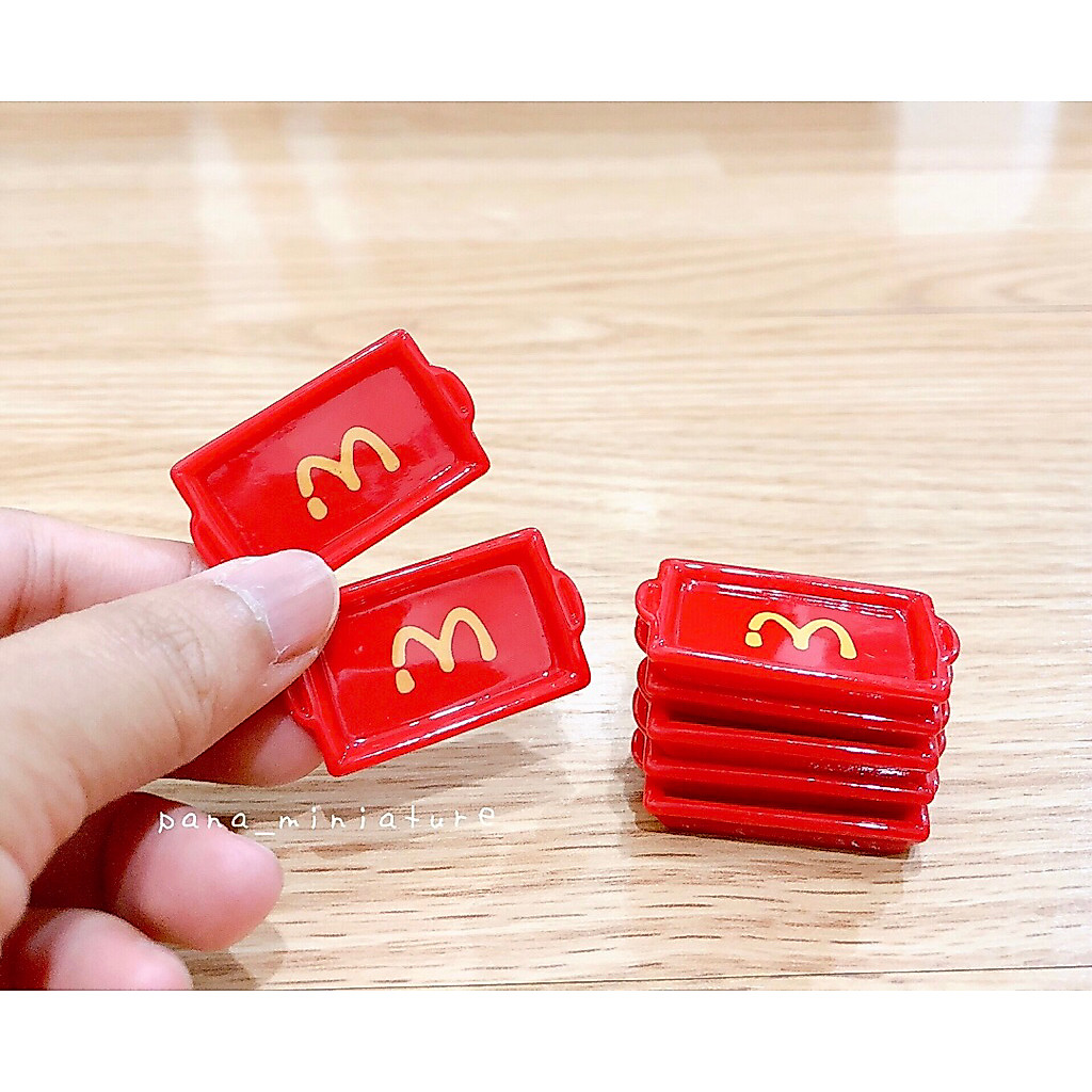 ถาดจิ๋ว ถาด Mcdonald’s สีแดง ขนาด 2x3.8 cm. (ราคาเฉพาะถาด 1 ชิ้นเท่านั้น ไม่รวมของตกแต่ง)