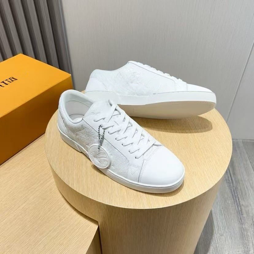 HE9O L1-- Men's genuine leather sneakers with embossed design, stylish and simple, solid color, brea