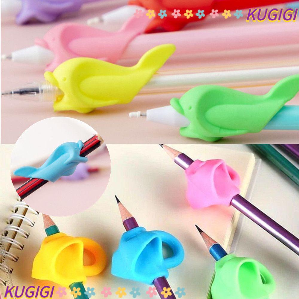 KUGIGI สีสุ่มซิลิโคนดินสอ Grips ปลารูปตามหลักสรีรศาสตร์เด็กผู้ใหญ่การฝึกอบรม Grip Holder