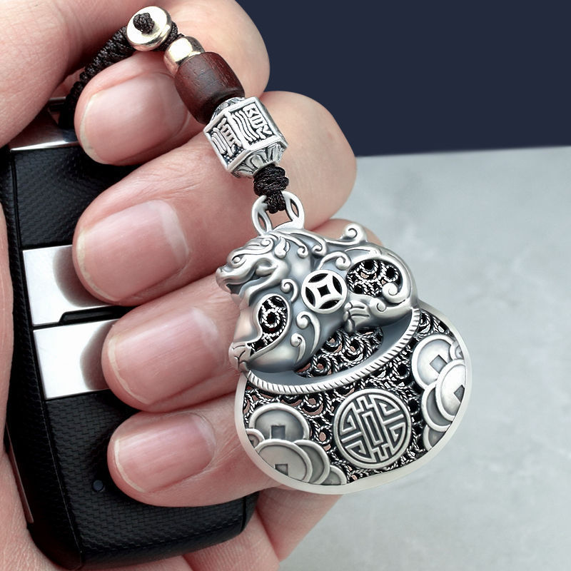Silver-Plated Pixiu Lucky กระเป๋าพวงกุญแจจี้ Creative High-End Hand-ทอกุญแจรถ