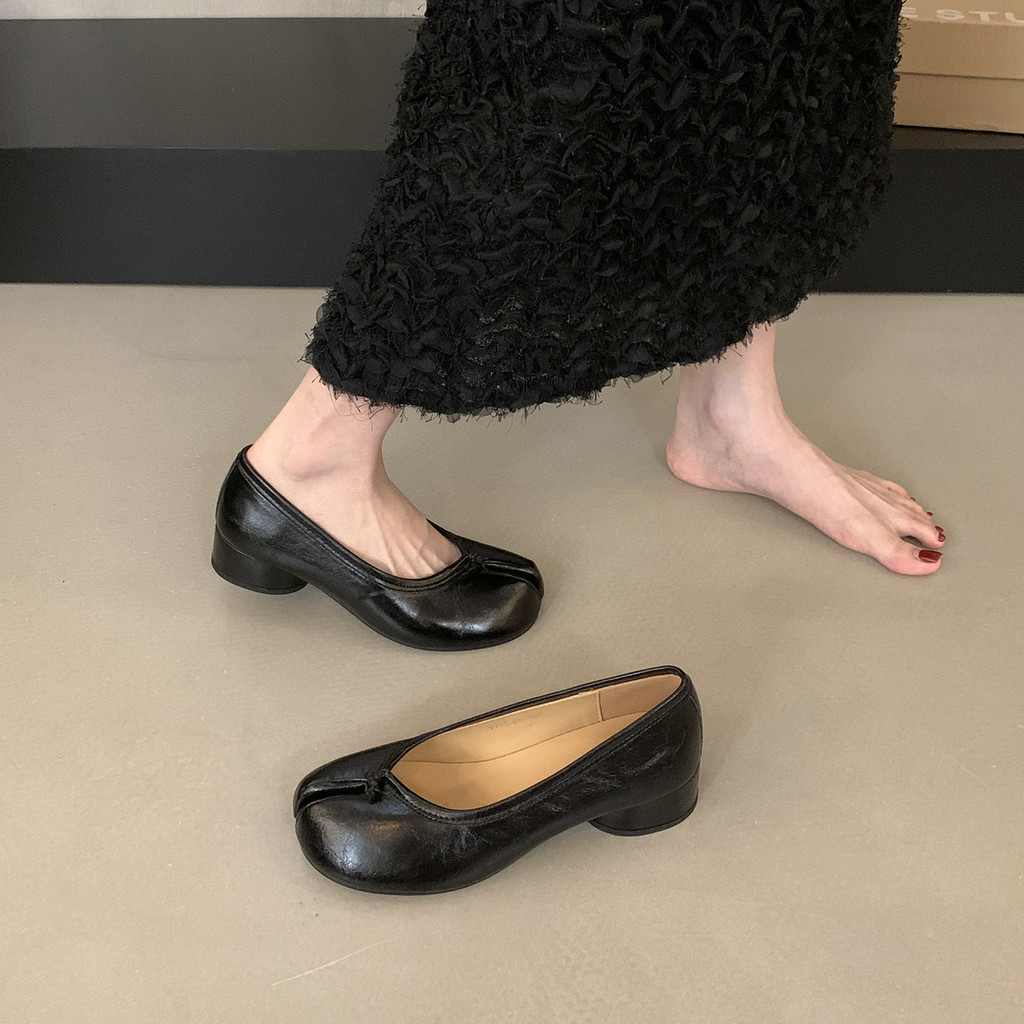 ส้นสูง 3.5 ซม. ~ Retro ส้นหนาแยก Toe Pig Hoof รองเท้าผู้หญิง 2026 Slip-On Niche Commuter Ballet ปั๊ม