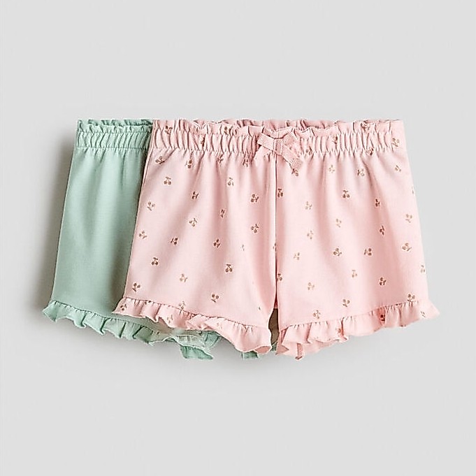 H&M(เอชแอนด์เอ็ม) กางเกงขาสั้นผ้าสเวต 2 ชิ้น ตกแต่งระบาย เด็กหญิง 1348450_1
