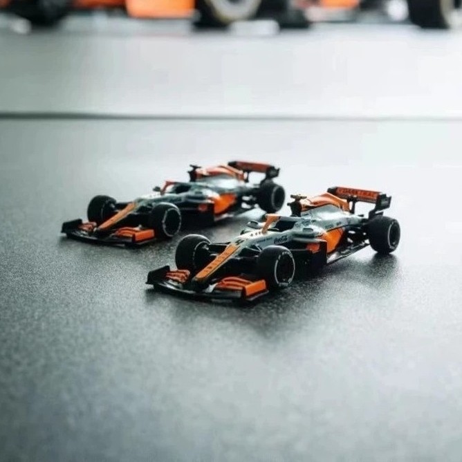[ใหม่ในเดือนพฤษภาคม] McLaren 1: 64 F1 Formula Car Gulf Gulf Dual Car F1 Model Norris Ricardo
