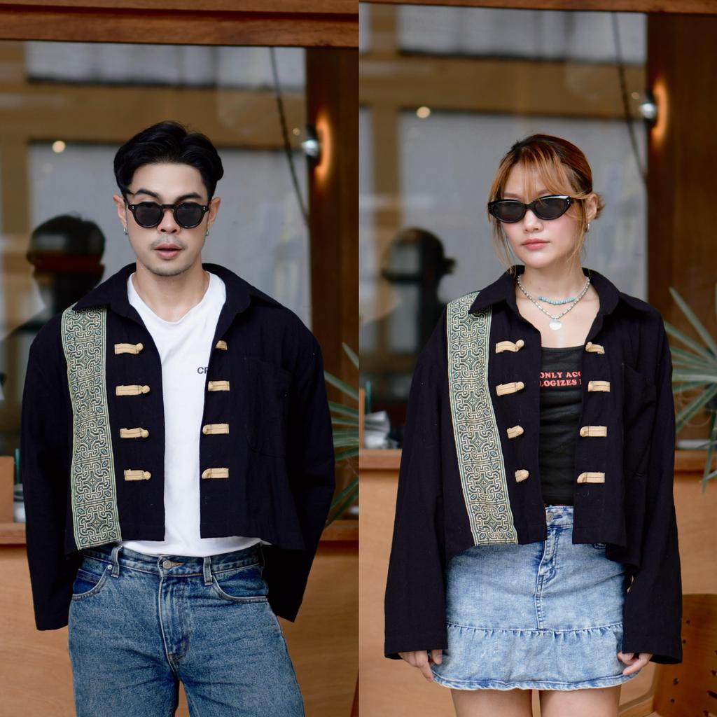 ผ้าฝ้ายฟอกนุ่มสีดำไม่ตกสี เสื้อครอปคอเชิ้ต กระเป๋าผ้าทอลายสีเหลือง ยาว23นิ้ว no.59 ดำยาวครอปกระเป๋าทอเหลืองไม่ตกสี!