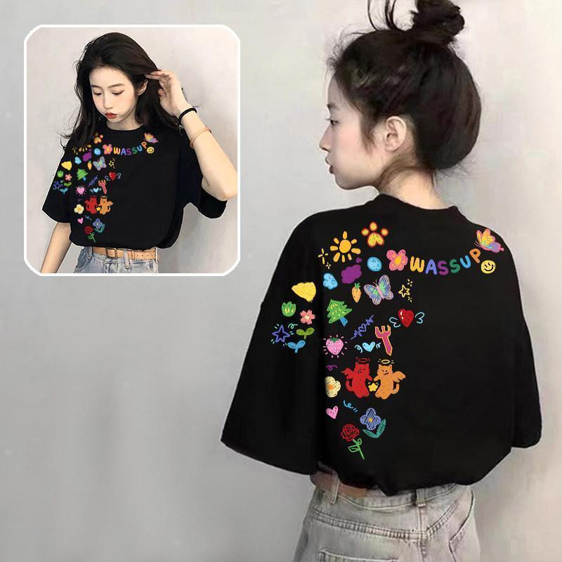 🌷ChillTee🌷เสื้อผ้าผู้หญิงแฟชั่นน่ารัก สกรีนลาย“WASSUP” ผ้าฝ้าย Oversize คอกลม แขนสั้น คอกลม T-shirt S-3XL【COD】