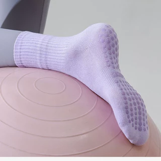 ถุงเท้าโยคะผู้หญิง Anti-slip ดูดซับเหงื่อกลางหลอดถุงเท้ากีฬา Four Seasons Universal Fitness ถุงเท้าพิลาทิส All-in