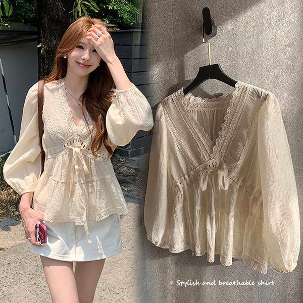 mimi&didi[สินค้าพร้อมส่ง]เสื้อแขนยาว ดีเทลแต่งลูกไม้หยักรอบคอ มีริบบิ้วโบว์ผูกช่วงเอว แขนพองเล็กน้อย#99299