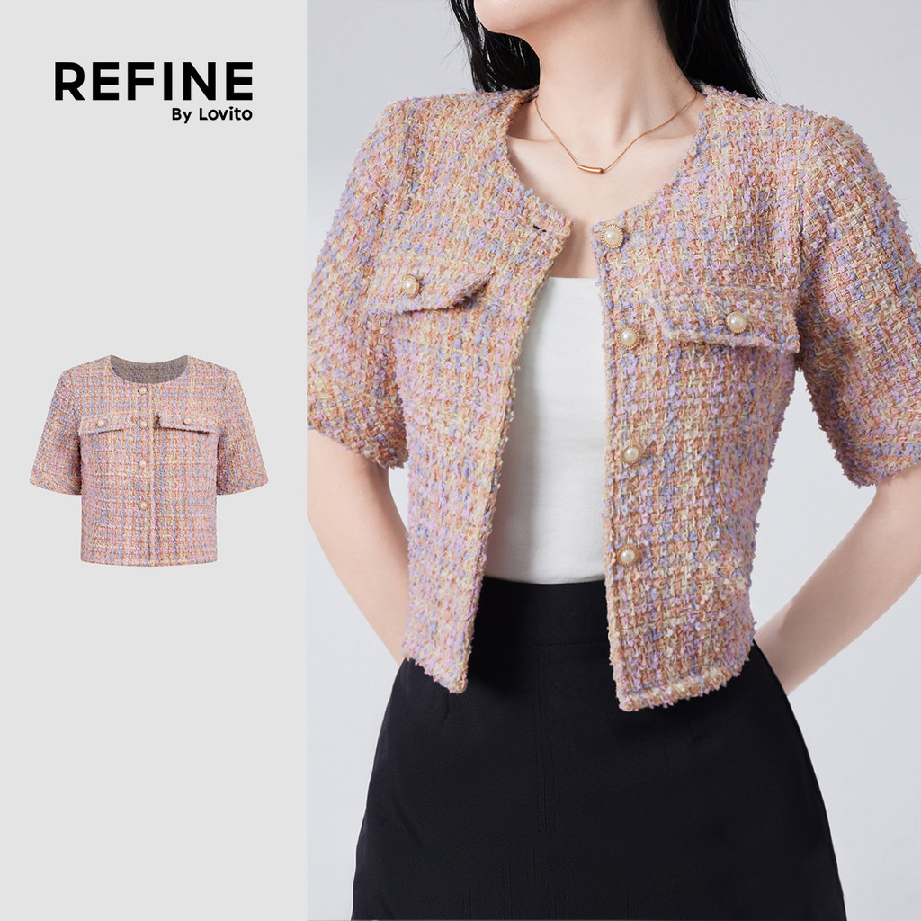 (Refine by Lovito) เสื้อเชิ้ตลําลอง สไตล์ชาแนล สีชมพู สําหรับผู้หญิง มีหัวเข็มขัดโลหะประดับกระเป๋าปลอม สําหรับฤดูใบไม้ผลิ/ฤดูร้อน LR32E575
