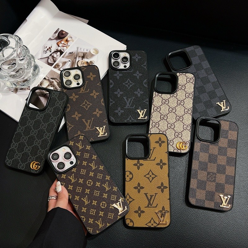 ป้ายแบรนด์ใหญ่คลาสสิก iPhone 18 pro max 17 pro max 16 pro max 15 pro max 14 pro max case iphone 17 16 pro 16 17 pro 15 pro 16 plus 15 plus case กันกระแทกหนังป้ายโลหะ