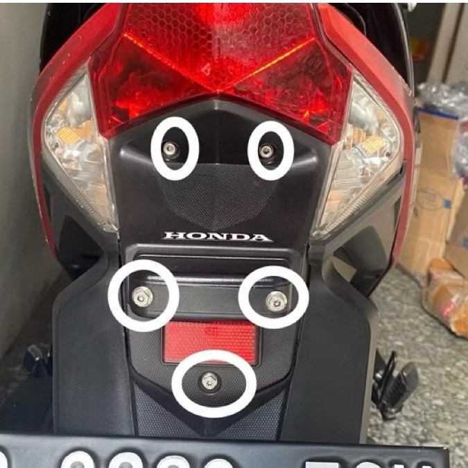 น๊อตบังโคลนหลังสําหรับ vario kzr Stainless 2 คีย์ heng thailand