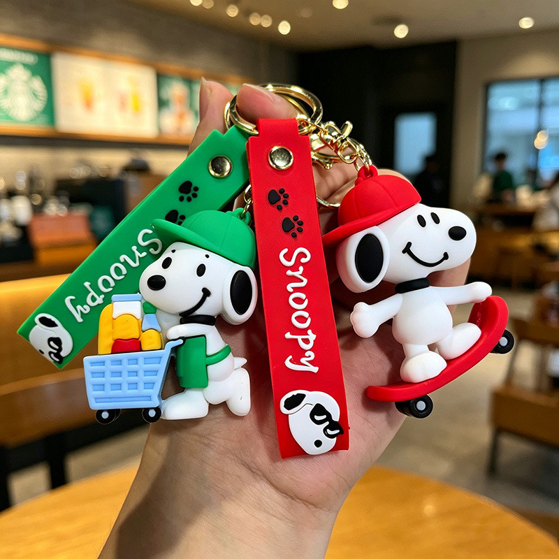 การ์ตูนการ์ตูน 5th Generation Snoopy พวงกุญแจ/Creative ตุ๊กตาน่ารักกระเป๋านักเรียนจี้