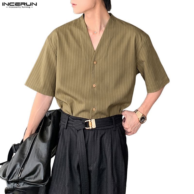 ไม่แน่นอน เสื้อเชิ้ตแขนสั้นคอวีลายทางแฟชั่นผู้ชาย