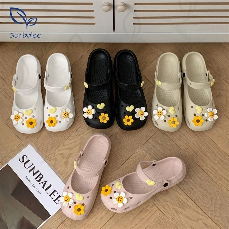 SUNBALEE 🌻 BUNNY รองเท้าแฟชั่นผู้หญิง แบบสวมรัดส้น วัสดุ EVA นุ่มเบา กันน้ำ พร้อมตัวติดน่ารัก สไตล์เกาหลี