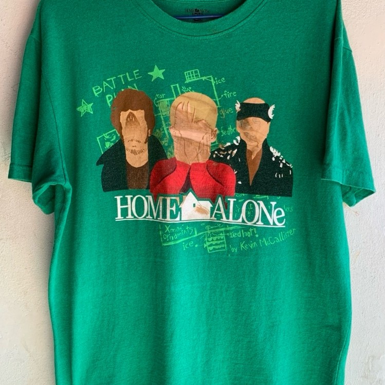พร้อมส่ง เสื้อยืดลาย Home Alone สีเขียว (มือสอง)