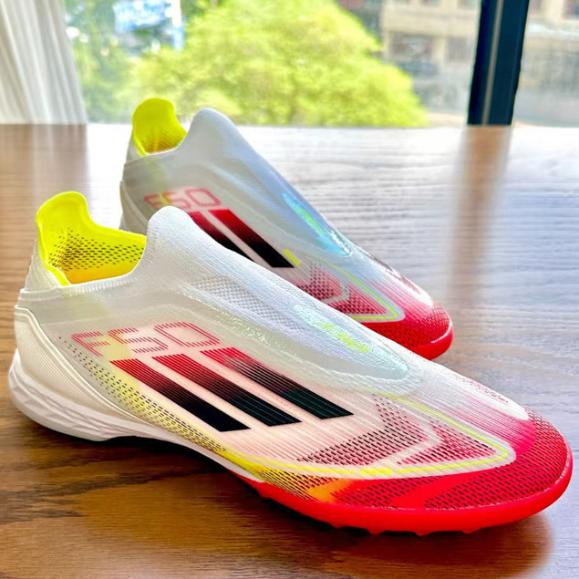 รองเท้าฟุตบอล F50 TF ส่งฟรีและเก็บเงินปลายทาง CZ06