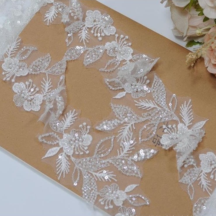 เลื่อมลูกปัดดอกไม้และ.Appliques สำหรับตกแต่งชุด (สีขาว) P3403A