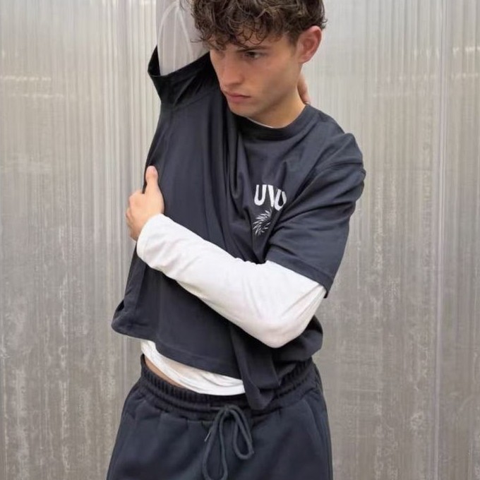 เครื่องหมาย UVU เสื้อยืดแขนสั้นรุ่นพื้นฐาน