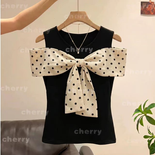 Cherry 🎀พร้อมส่ง🌺เสื้อยืดสีดำดีไซน์พิเศษ 🎀ต่อผ้าโบว์ผสานลายจุด🍒ดีเทลเปิดไหล่ สไตล์เกาหลีหวาน น่ารักไม่เหมือนใคร