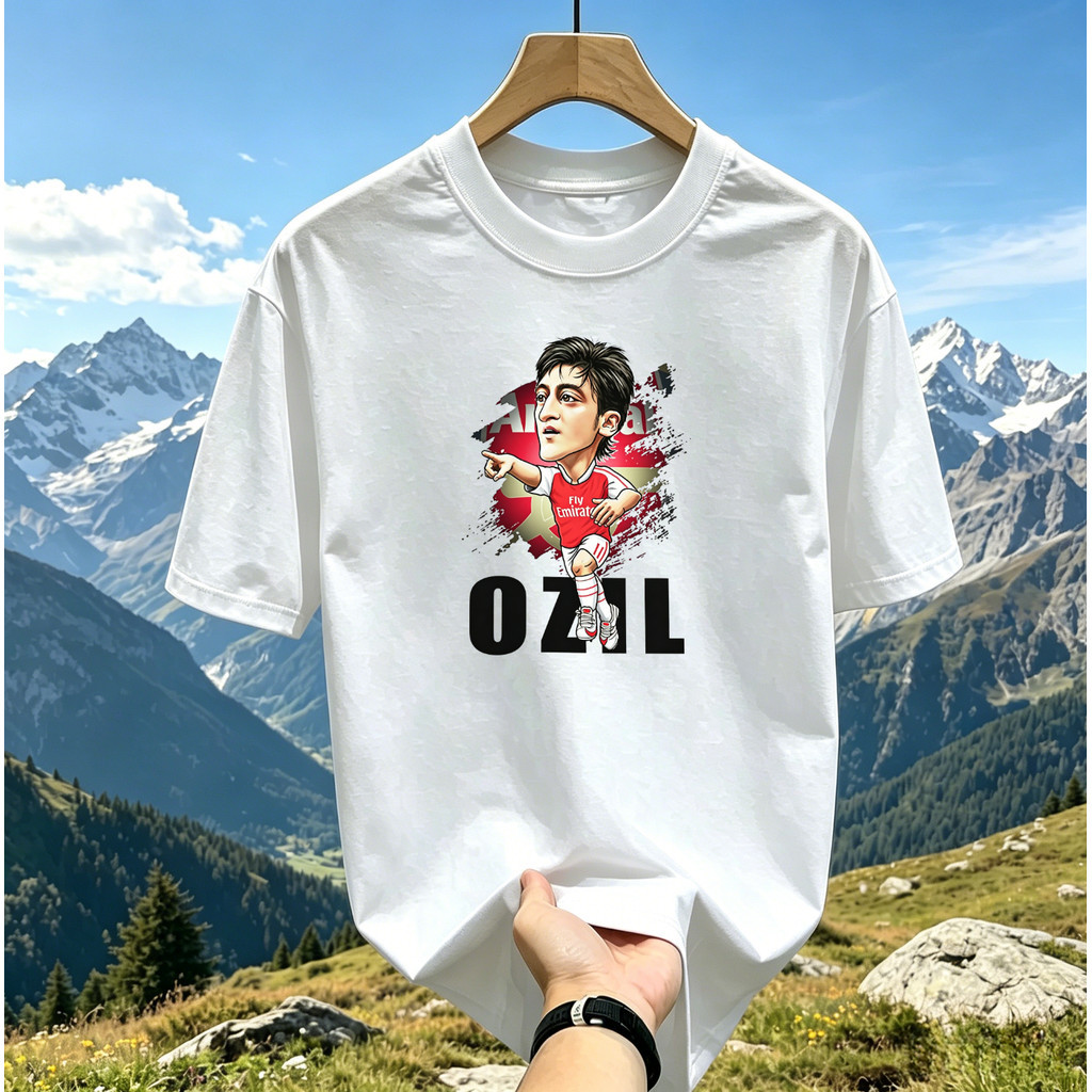 (จัดส่ง 24 ชั่วโมง) Ozil Ozil Arsenal Q Edition การ์ตูนพิมพ์เสื้อยืดคอกลมฟุตบอลโลกฟุตบอลแขนสั้น