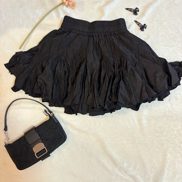 Flat2112 กระโปรงสีดำ มือสอง