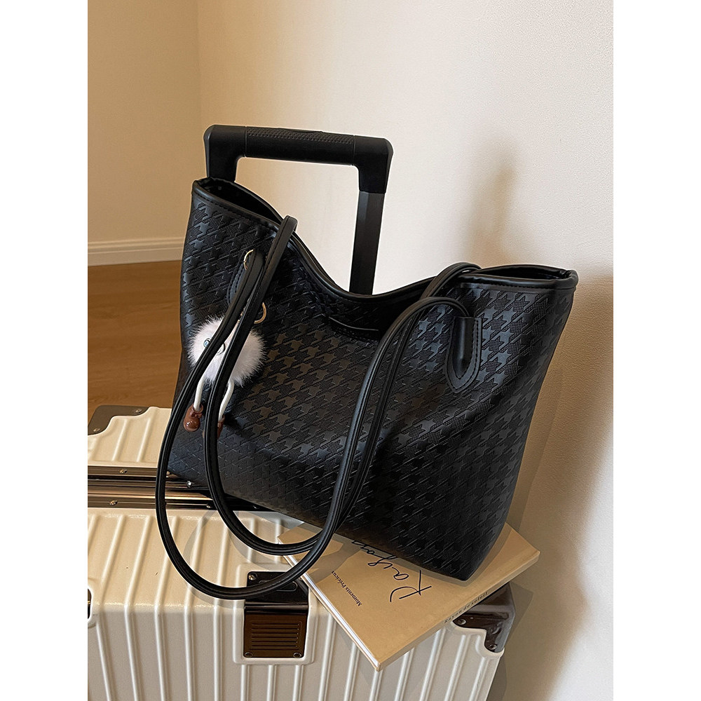 gental women กระเป๋า berry q High-End Retro Fashion Commuter ยอดนิยมขายร้อนกระเป๋าหญิง
