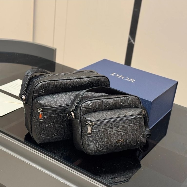 Ds Mens Bag Rider 2.0 โลโก้นูนกระเป๋า Messenger กระเป๋ากล้อง Mini Messenger กระเป๋าสะพายไหล่