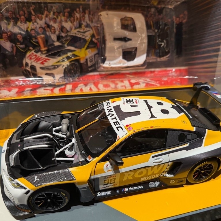 [สต๊อกพร้อม ติดต่อหากคุณมีคําถามใดๆ] MINICHAMPS 1/18 Mini Cut BMW M4