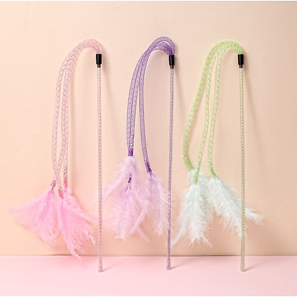 AL-1671 ของเล่นแมว ไม้ตกแมว ท่อไนลอนนุ่มนิ่ม 3 สาย มีกระดิ่งในท่อ ห้อยด้วยขนนกนุ่ม พร้อมส่ง