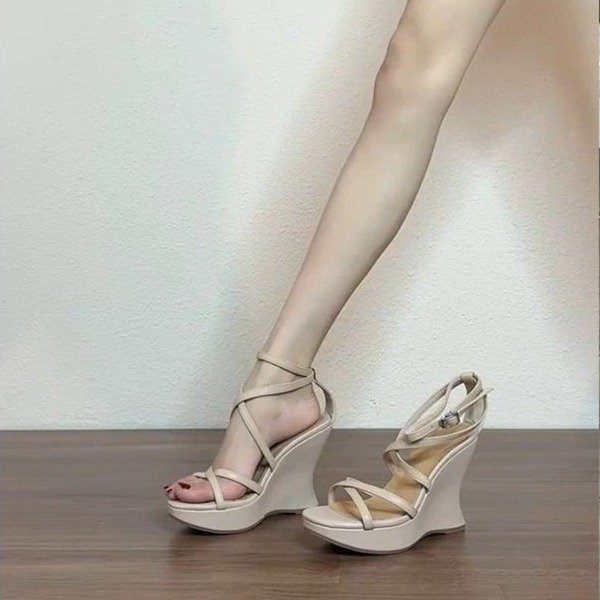แฟชั่นผู้หญิงส้นลิ่มยางหัวเข็มขัดสายรัดเปิดนิ้วเท้าส้นสูง