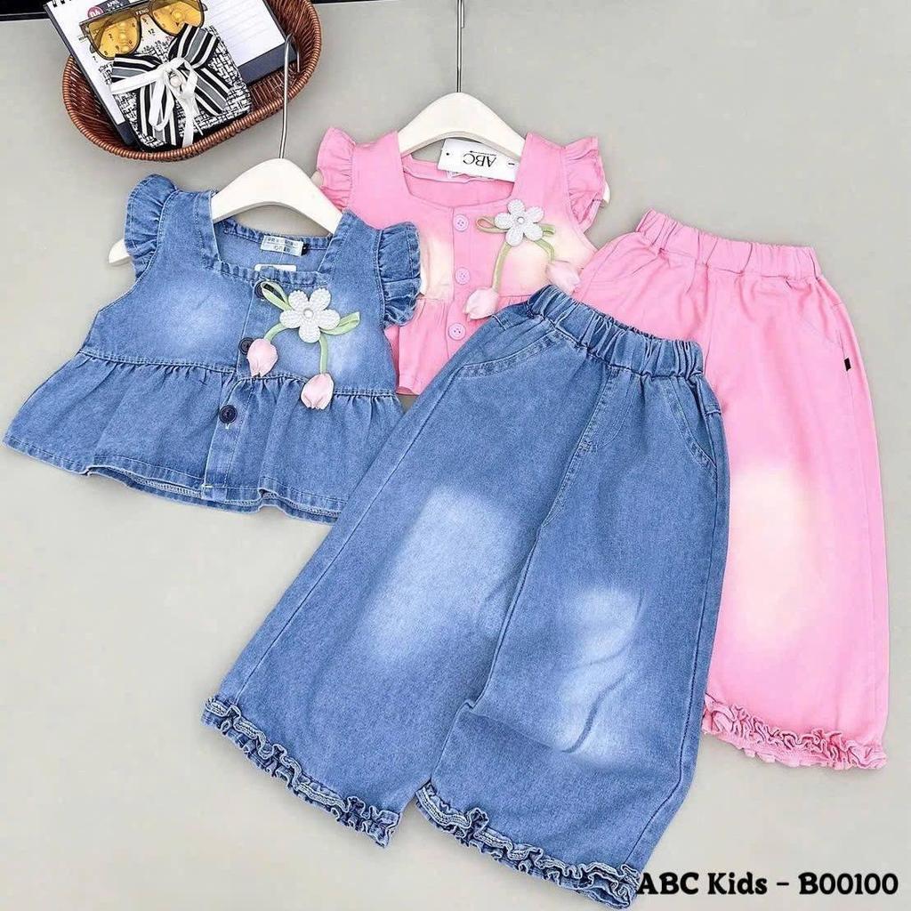 G434 (ขนาด 90-140) ชุดเซ็ทยีนส์เสื้อแขนกุดทรงหลวม ติดดอกไม้ และกางเกงขายาว