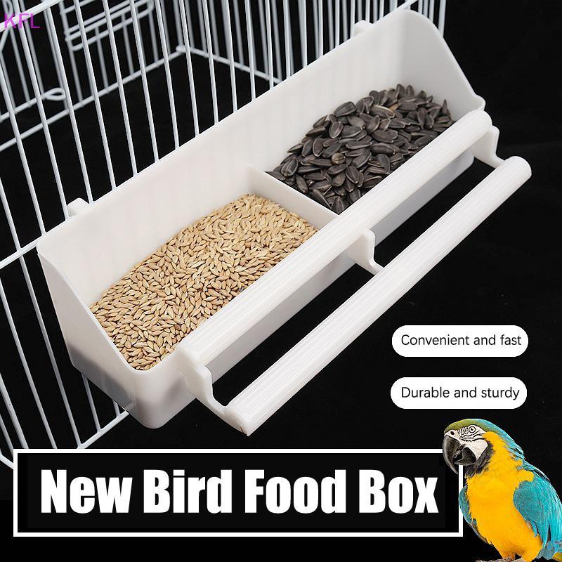 (KFL) นกแก้วนกชามแขวนน้ํา Parakeet สีขาว Feeder กล่องกรงสัตว์เลี้ยงพลาสติกภาชนะบรรจุอาหาร Peony Coatiels Budgerigar อุปกรณ์ขายร้อน