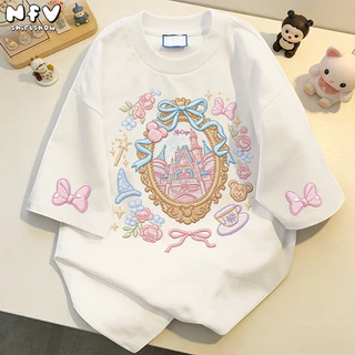 【จัดส่งตลอด 24 ชั่วโมง】NFV แฟชั่นเกาหลี🎀ระบายอากาศ เสื้อยืดแขนสั้นคอกลม อ่อนนุ่ม ลายพิมพ์โบว์ ทรงหลวม ใส่สบาย YG1243