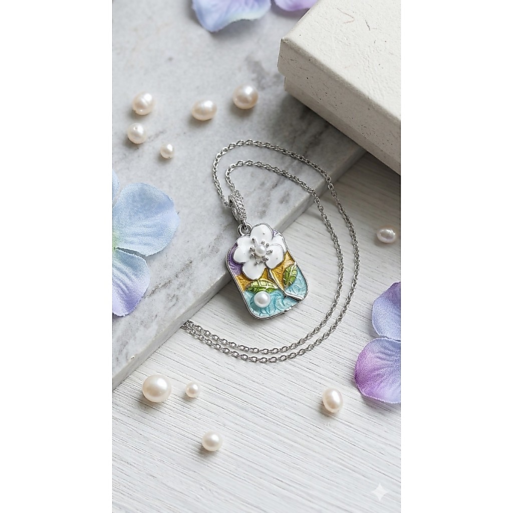 สร้อยคอจี้ดอกไม้ลงยา Enamel Floral Necklace (Free! ถุงผ้ากำมะหยี่)