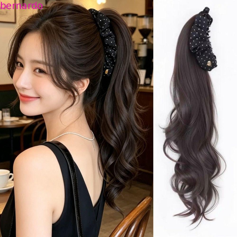 BERNARDO Banana Claw Clip วิกผมหางม้า, Elegant Synthetic Polka Dot Pony Tail Hair Piece, ทนความร้อนด้วยคลิปคว้าธรรมชาติปลอมยาวหยักชั้นผมหางม้าทุกวัน