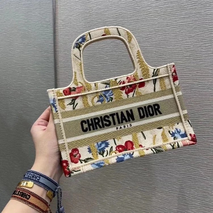 DIOR ปักดอกไม้ DBook Tote Mini Tote Bag กระเป๋าถือผ้าใบหญิง