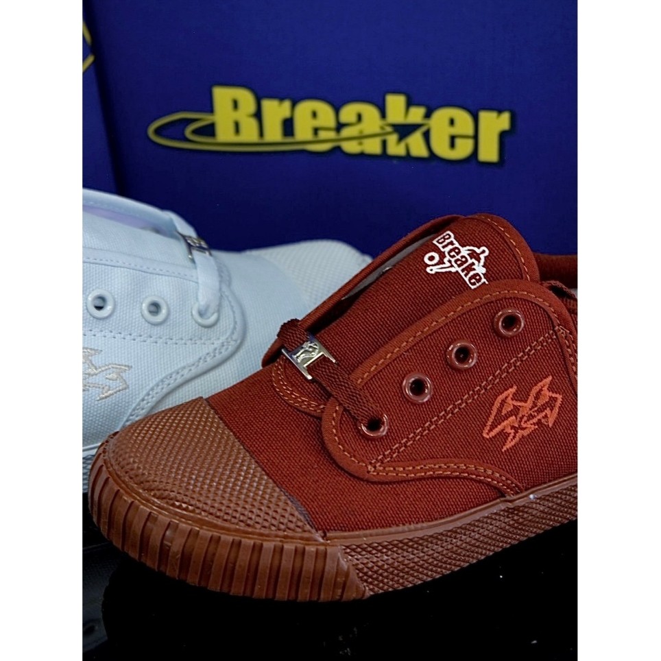 รองเท้านักเรียน Breaker 4x4