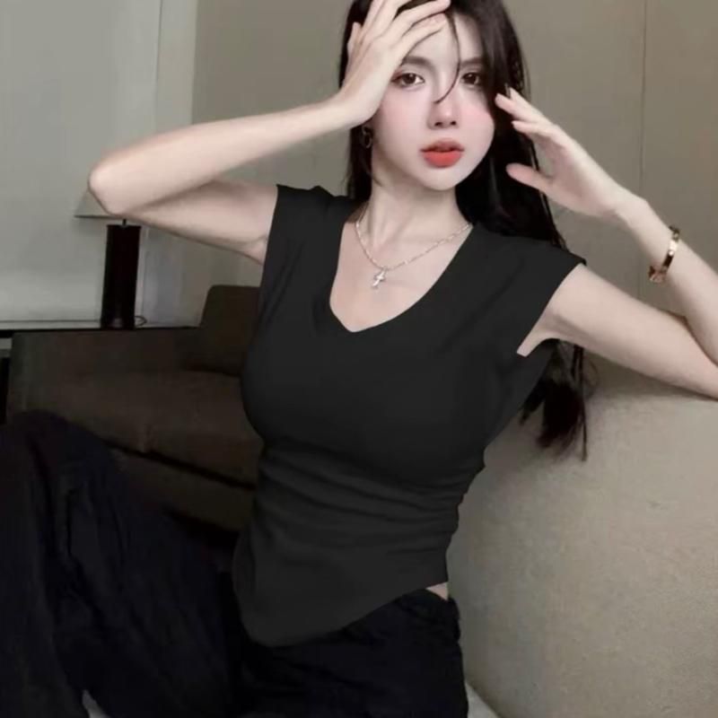 CT9b เสื้อยืดผู้หญิง PHOM กอดคอเต่าแขนกุดเอว
