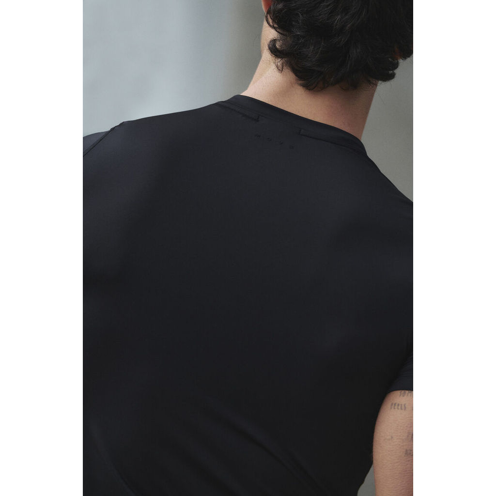 H&M(เอชแอนด์เอ็ม) เสื้อยืดสปอร์ตทรงกระชับ Muscle Fit พร้อมเทคโนโลยี DryMove™ Men Muscle Fit Sports T 1314830_1