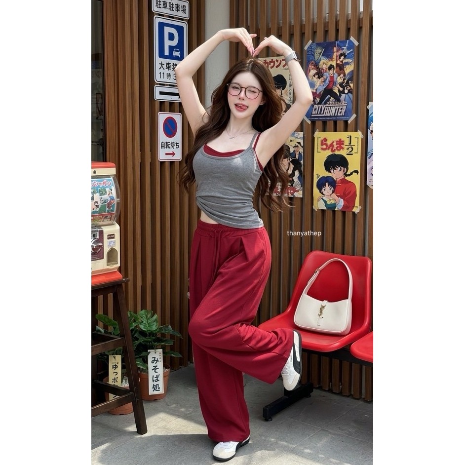 ชุดเซท 3 ชิ้น เสื้อครอปสายเดี่ยวสีแดง กล้ามสีเทา กางเกงแดง