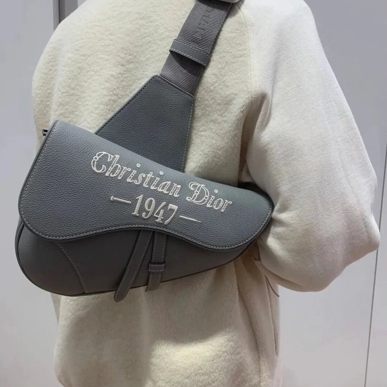 [Perfect Fusion Classic และ Fashion] Dior Dior Limited Edition ปัก Christian1947 Logo Saddle Bag, Fu
