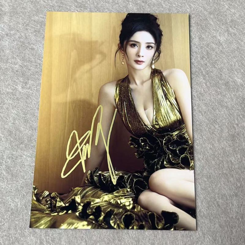 Yang Mi กิจกรรมใบอนุญาตพร้อมลายเซ็นในสถานที่ของขวัญของแท้สําหรับเพื่อนคอลเลกชันวันเกิดที่ไม่ใช่