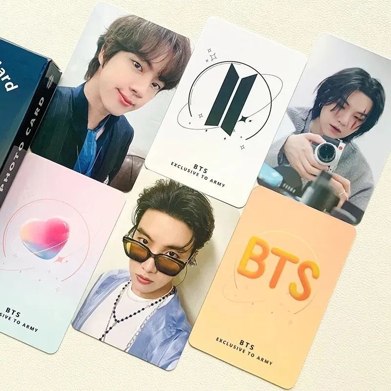 BTS防弹少年t 团周边bts镭射小卡50张覆膜高清精美创意书签lomo闪卡BTS Small Card Random Card Photo Photo Star Surrounding Fans S