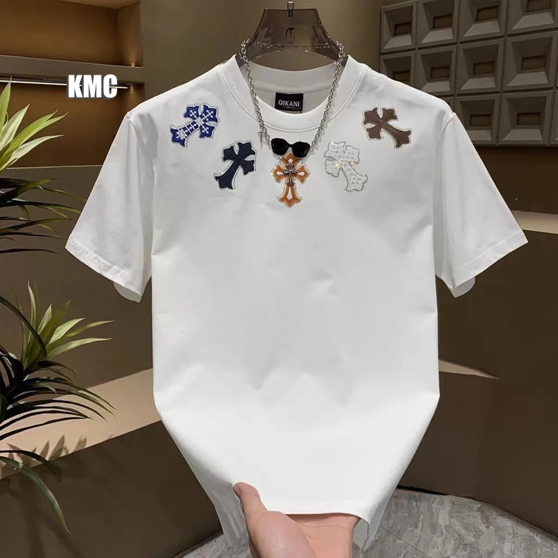 เสื้อยืดแขนสั้นผู้ชายข้ามที่มีสีสันปักร้อนเจาะถนนสบายๆ จุดต่ําสุด เสื้ออินเทรนด์ ที เด็กชายด้านบน