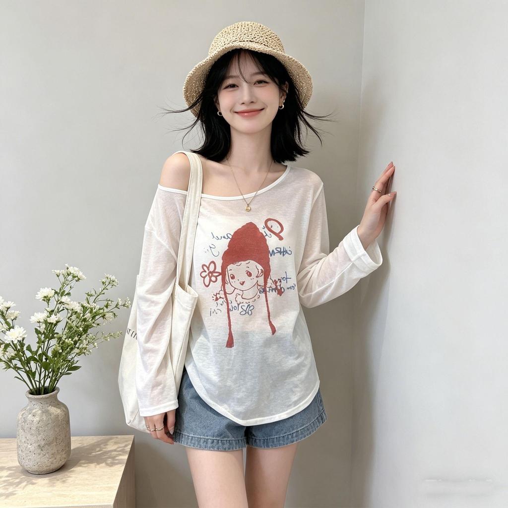 M-3XLเสื้อยาวแขนกันแดดลายกราฟฟิคคอปาด ผ้าเบา ระบายอากาศดี สำหรับฤดูฝนไทยชุดลำลองเสื้อผ้าสาว ผ้าระบายอากาศเย็น ทันสมัย