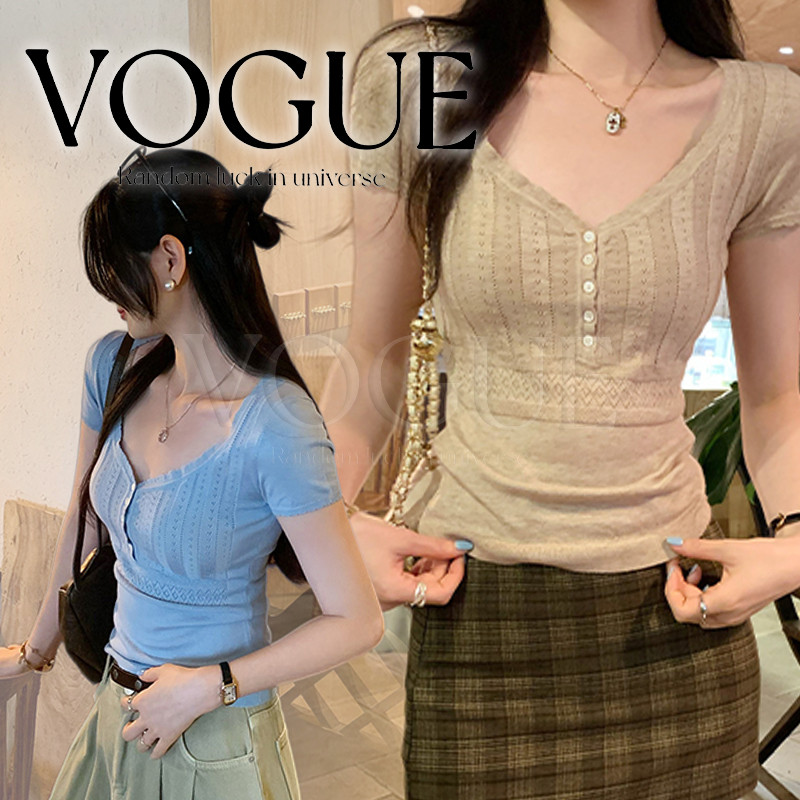Vogue🌟พร้อมส่ง🌟 เสื้อไหมพรมแขนสั้นคอวี แต่งกระดุมลายถักเก๋ๆ ใส่เข้ารูปมี4สี (08107)