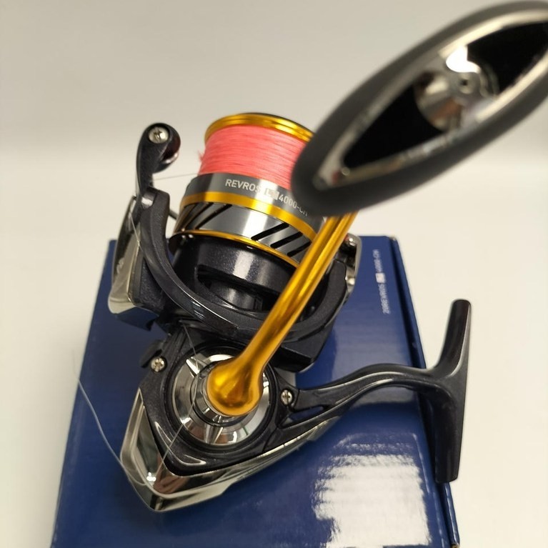รอกสปินนิ่ง DAIWA Revros 20 LT4000-CH รอกสปินนิ่ง DAIWA Revros 20 LT4000-CH